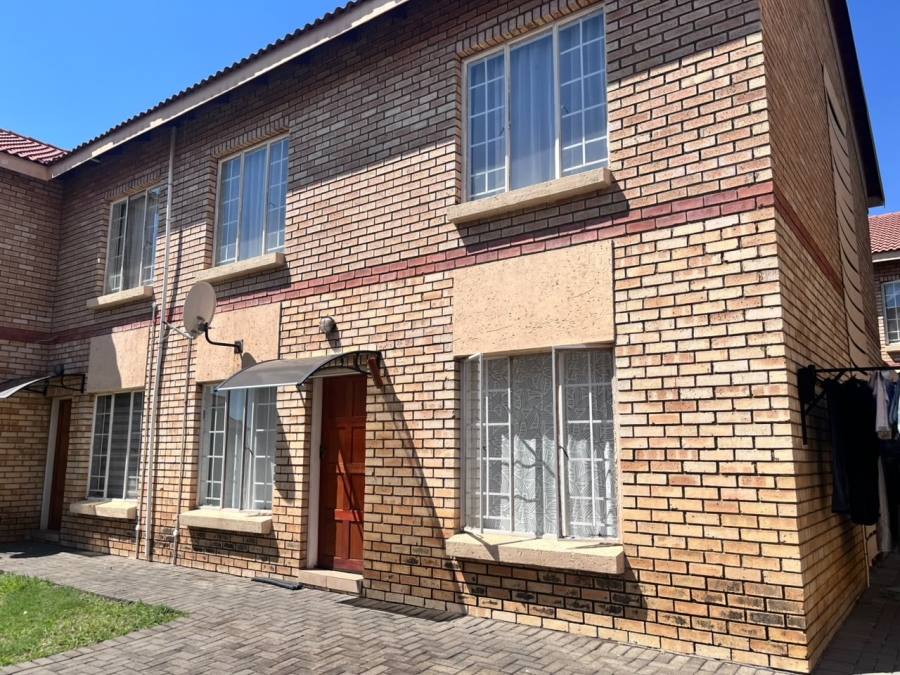 2 Bedroom Property for Sale in Waterval East North West